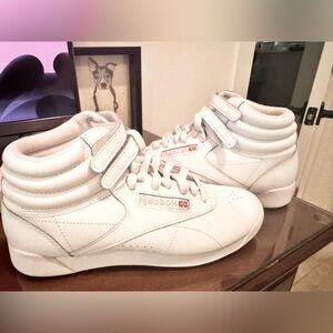 Like new. I wore them once and they are too small.